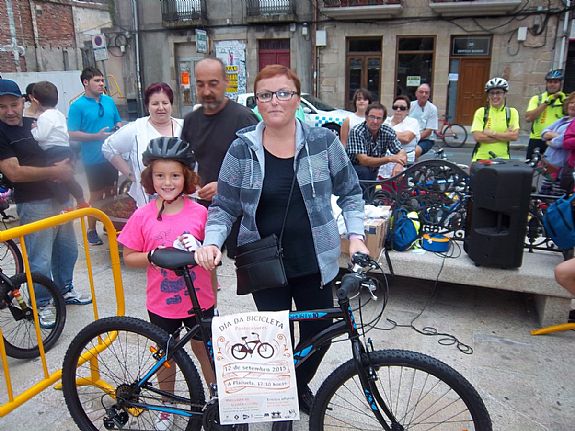 Sara Liñares Blanco, gañadora do sorteo da bicicleta doada por Beruca Bikes na Festa da Bicicleta 2015.